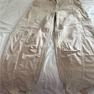 American Eagle Outfitters Cropped Cargo Pants in Beige